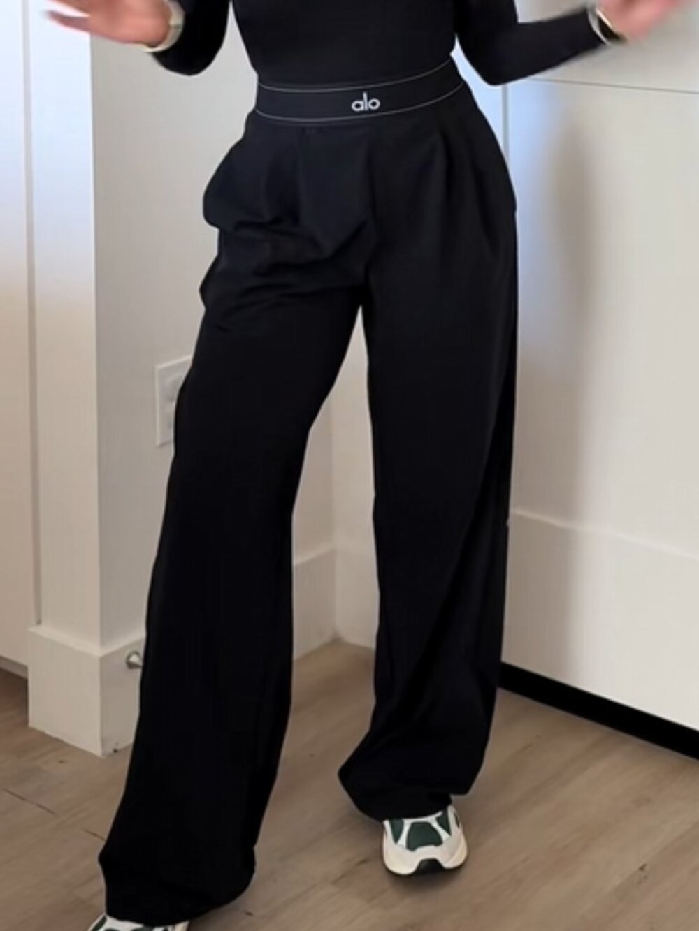 ALO Yoga Black Suit Up Pants Straight Leg Pants 🤭 NWT (Length:30" Inseam)🎈